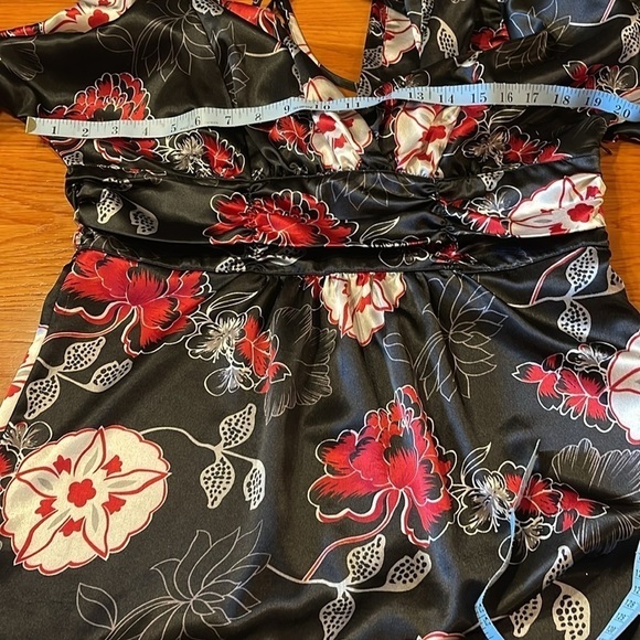 Ricki’s sz 10 black/red/gold floral pattern & styling reminiscent of kimono - Picture 11 of 12